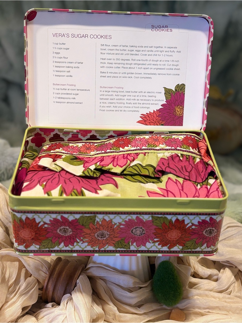 Vera Bradley Recipe Tin Apron Gift Set Pink Floral Sugar Cookie Kitchen Hostess
